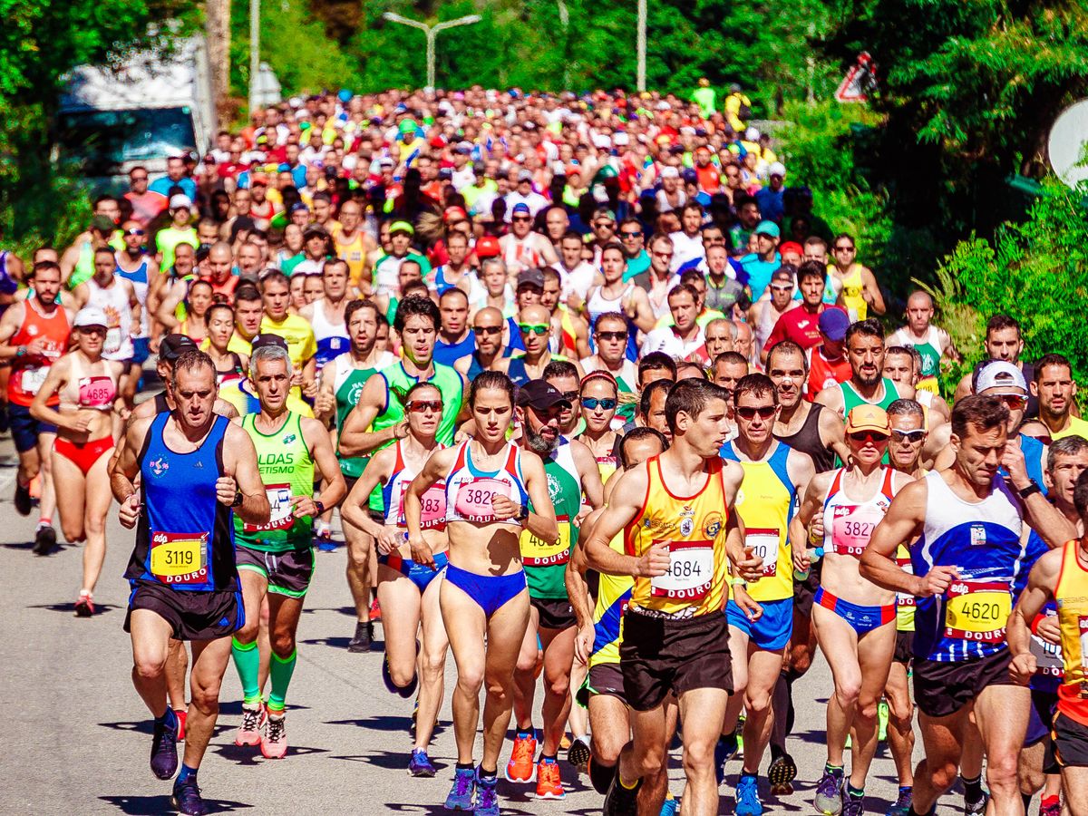 Field testers on a mass start road race